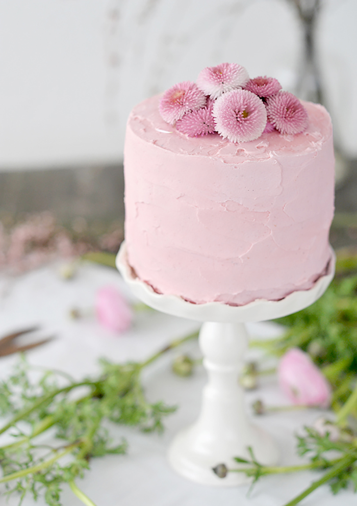 rosa Torte mit Blumen