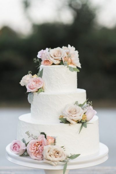 Neue Ideen für Hochzeitstorten mit Blumen