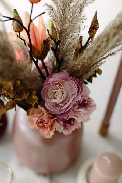 Hochzeitskonzept mit Trockenblumen