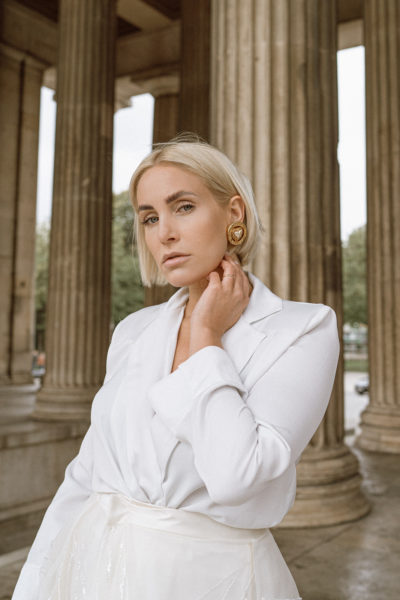 Cool Sparkle – Bride to Be Sophia