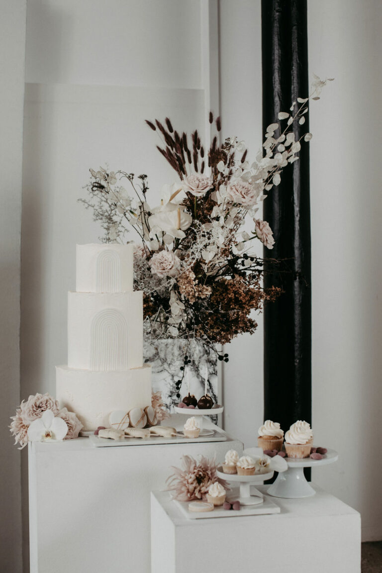 Tischdeko für die Hochzeit mit Trockenblumen - FRIEDA THERÉS