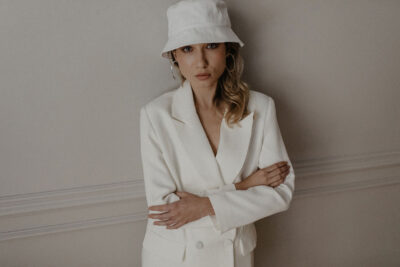Bridal-Trends 2022: Bucket Hats & Oversized Blazer
