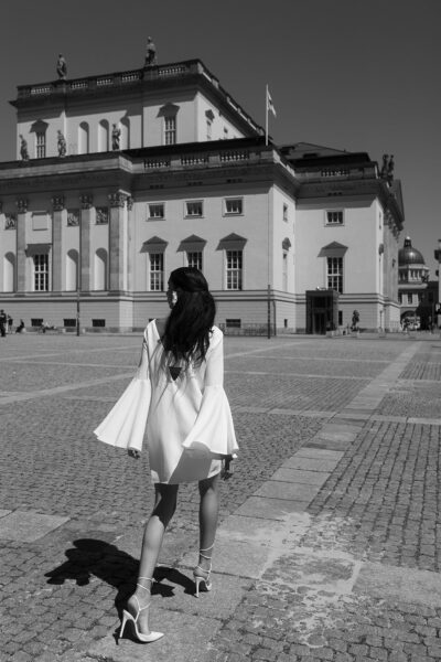 Fall in Love: kurze Brautkleider mit langen Ärmeln