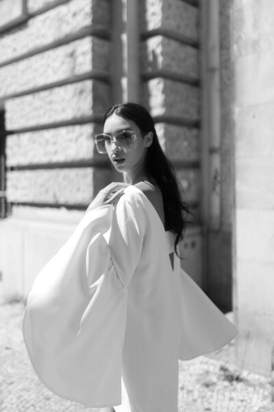 Fall in Love: kurze Brautkleider mit langen Ärmeln