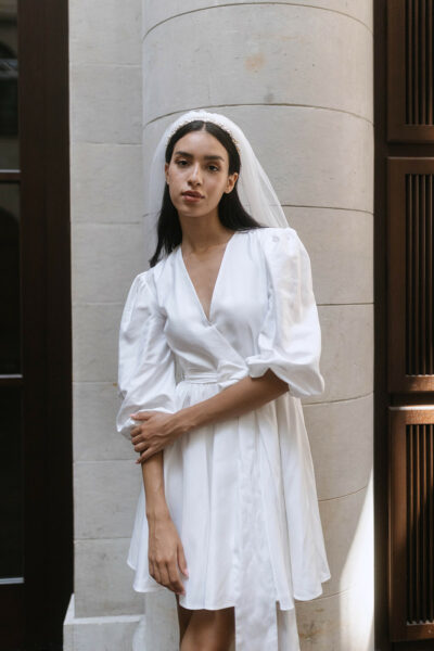 Fall in Love: kurze Brautkleider mit langen Ärmeln