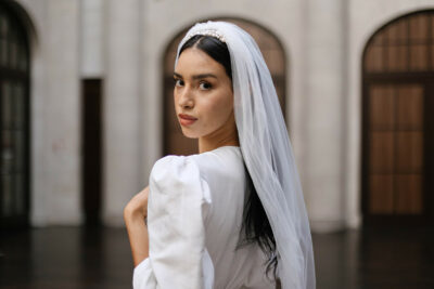 Fall in Love: kurze Brautkleider mit langen Ärmeln