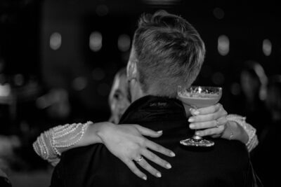 Celebrate Love: standesamtliche Hochzeit mit Party Vibes