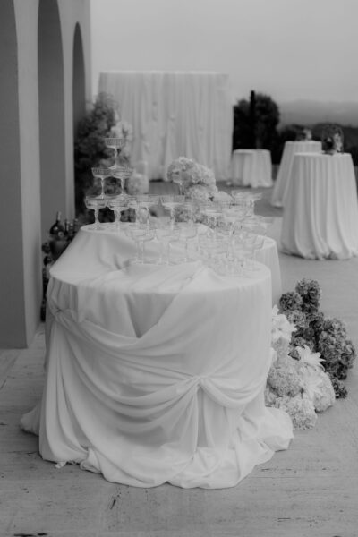White Elegance in Portugal: Eine moderne Hochzeit an der Atlantikküste